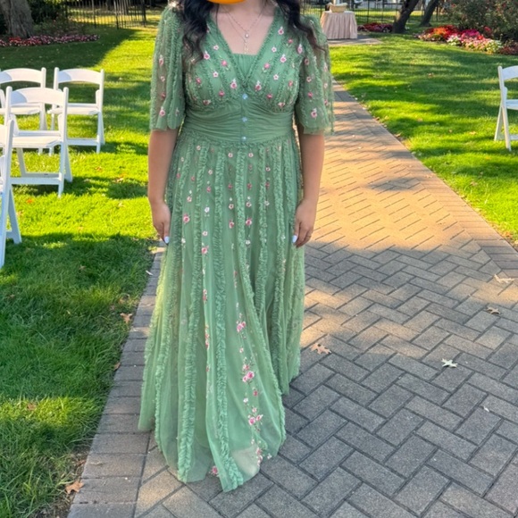 MAC DUGGAL ruffle floral A line gown with added area by cleavage - Picture 4 of 4